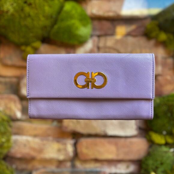SALVATORE FERRAGAMO Gancini Purple Hammered Leather Wallet - Picture 1 of 10